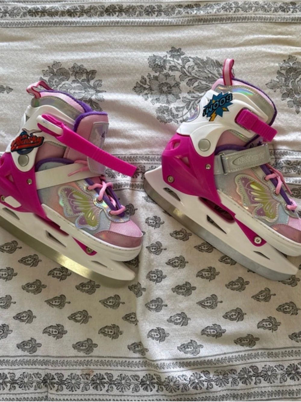 Girls recreational ice skates girly pink and shiny
